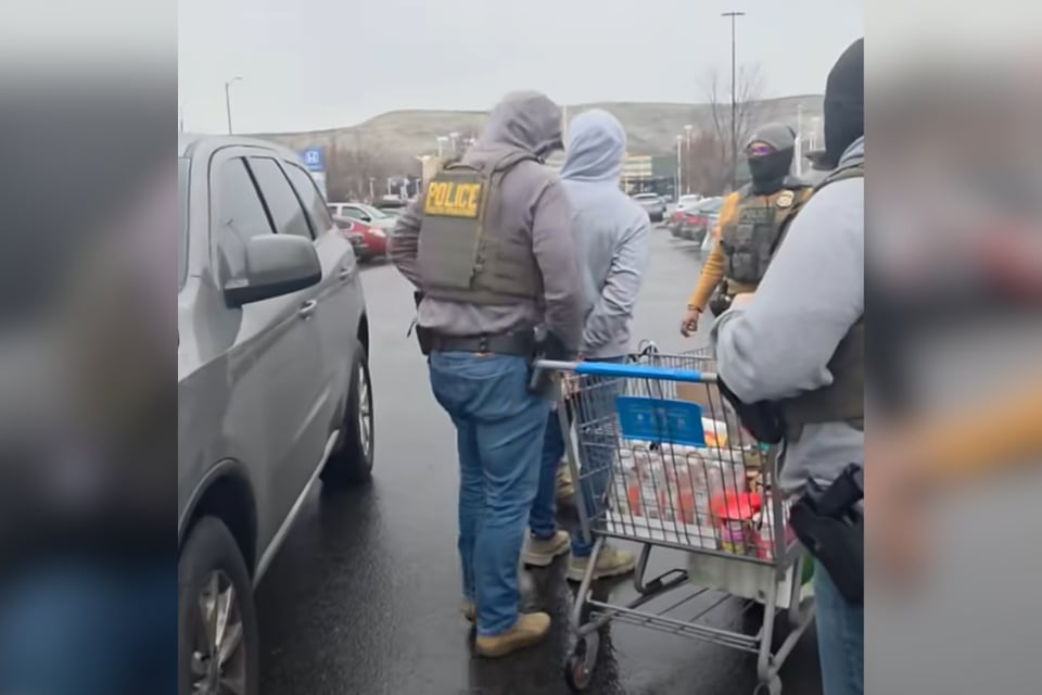 ICE niega robo tras arresto que se volvió viral en un Walmart