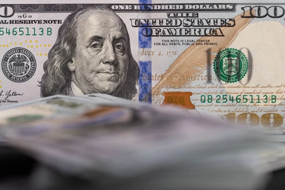 bajó el dólar en colombia