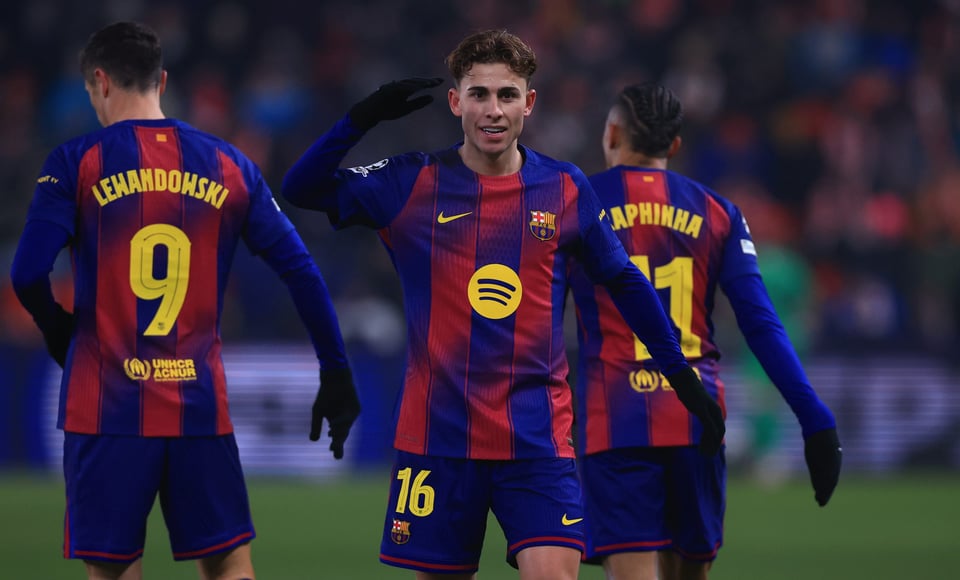 Barcelona sufre en Praga, pero logra un triunfo clave