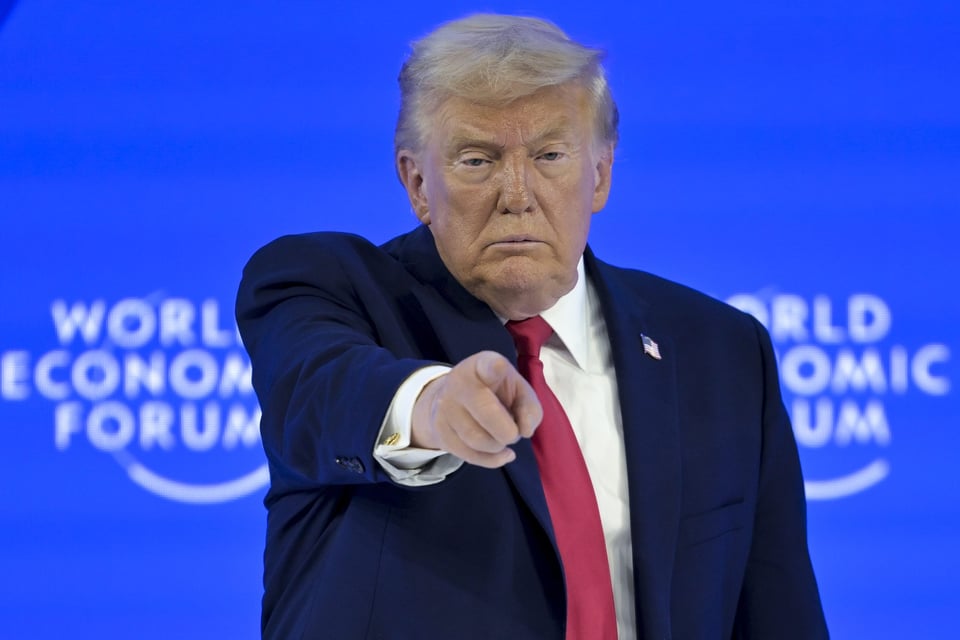 Trump insiste en comprar Groenlandia pero descarta uso de fuerza