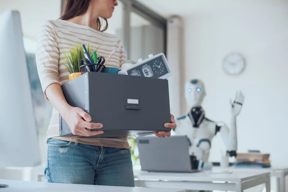 Cae oferta de empleo por la IA ¿Qué oportunidades tienen los jóvenes hispanos en 2026?