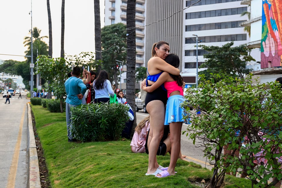 Muere mujer tras colapso de su vivienda por sismo en México