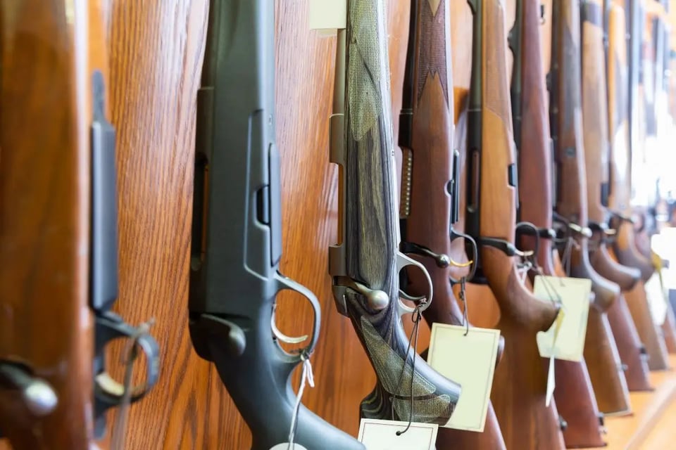 edad mínima para comprar armas