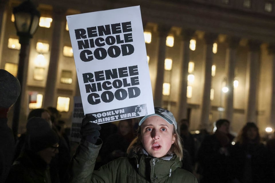 “Nosotras teníamos silbatos, ICE tenía armas”: viuda de Renee Good rompe el silencio