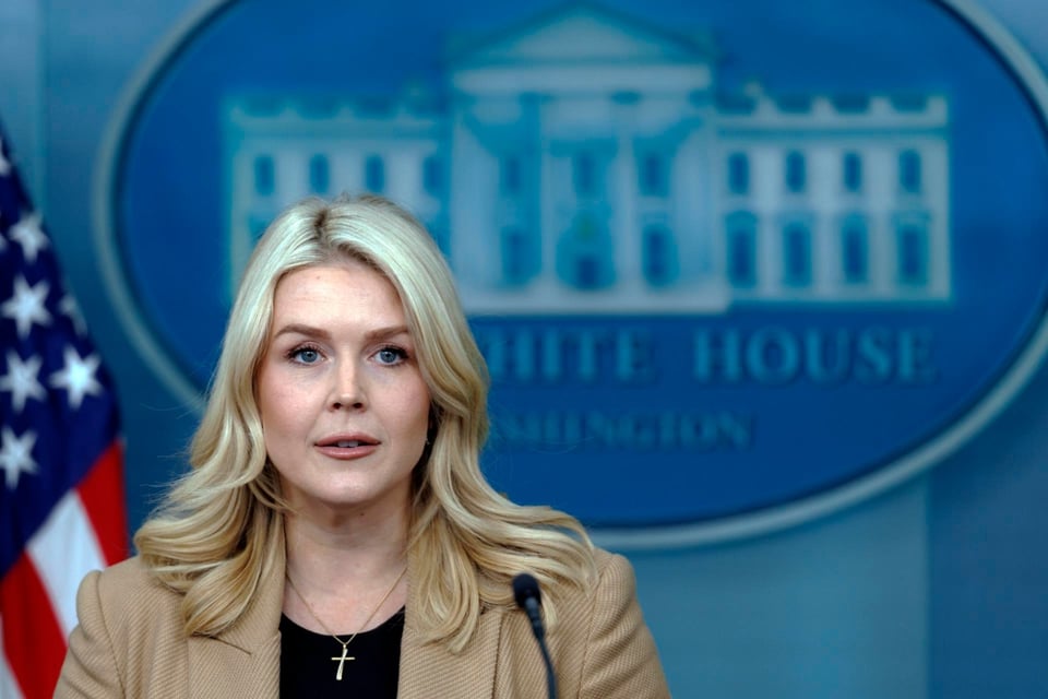 Karoline Leavitt arremete contra periodista por cuestionar a ICE y a Trump