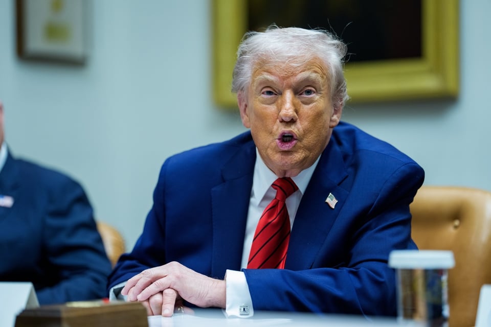 Trump pospone aumento de aranceles hasta 2027