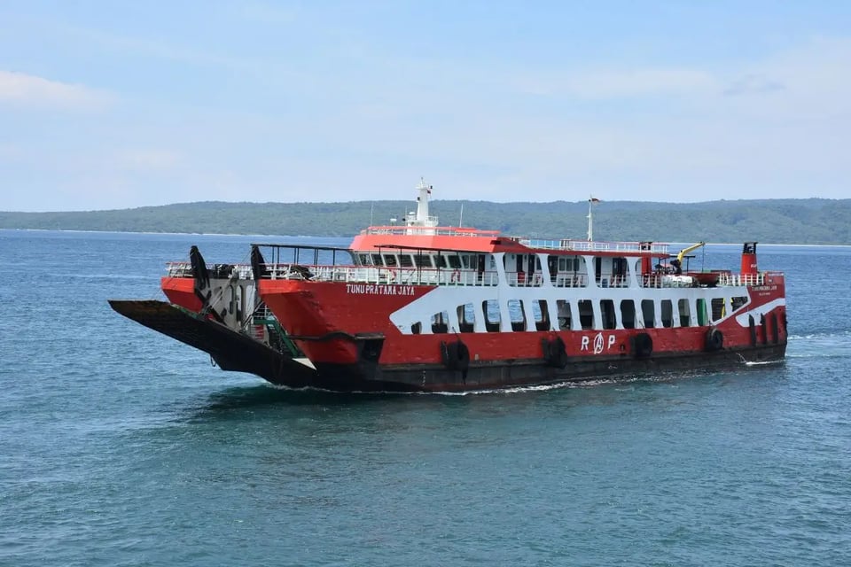 Se hundió ferri en Filipinas con más de 300 pasajeros: Mueren 15 personas
