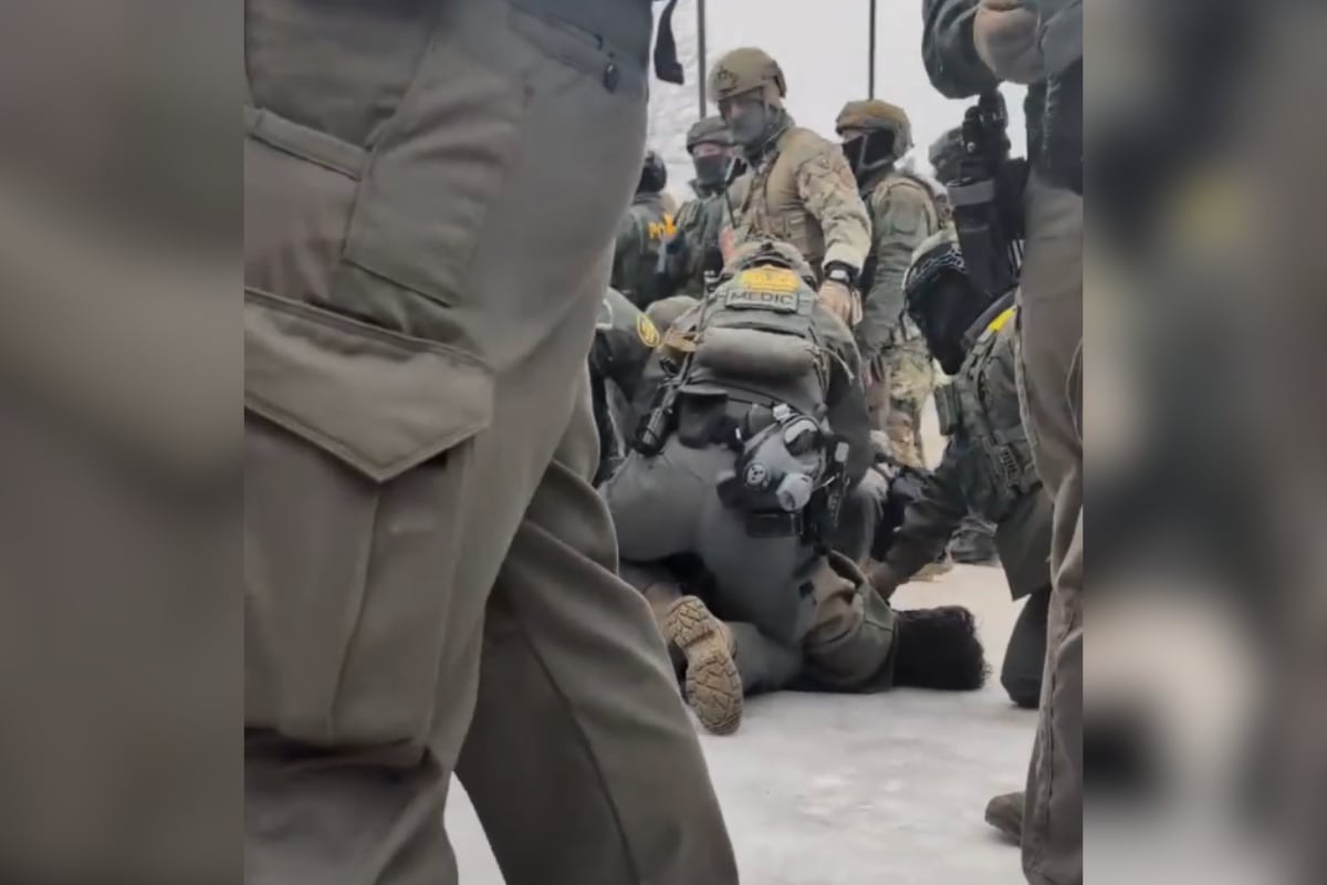 Detenciones fuera de un centro del ICE en Minneapolis