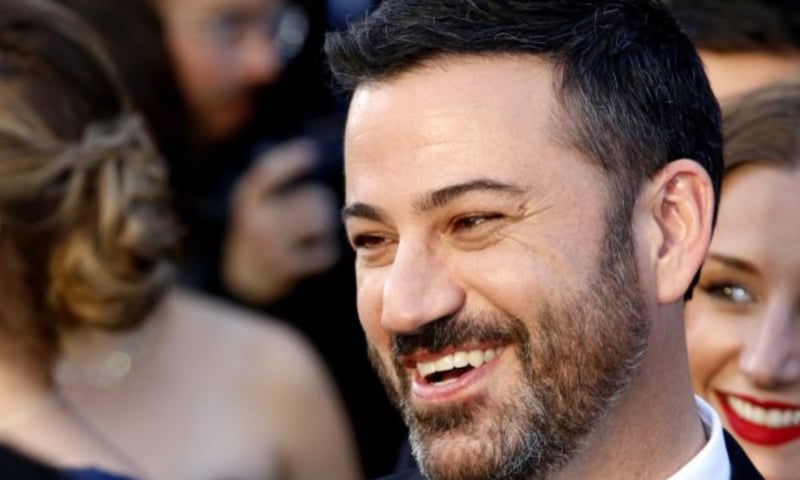 El comediante Jimmy Kimmel ofrece sus premios a Donald Trump a cambio de retirar al ICE de Mineápolis