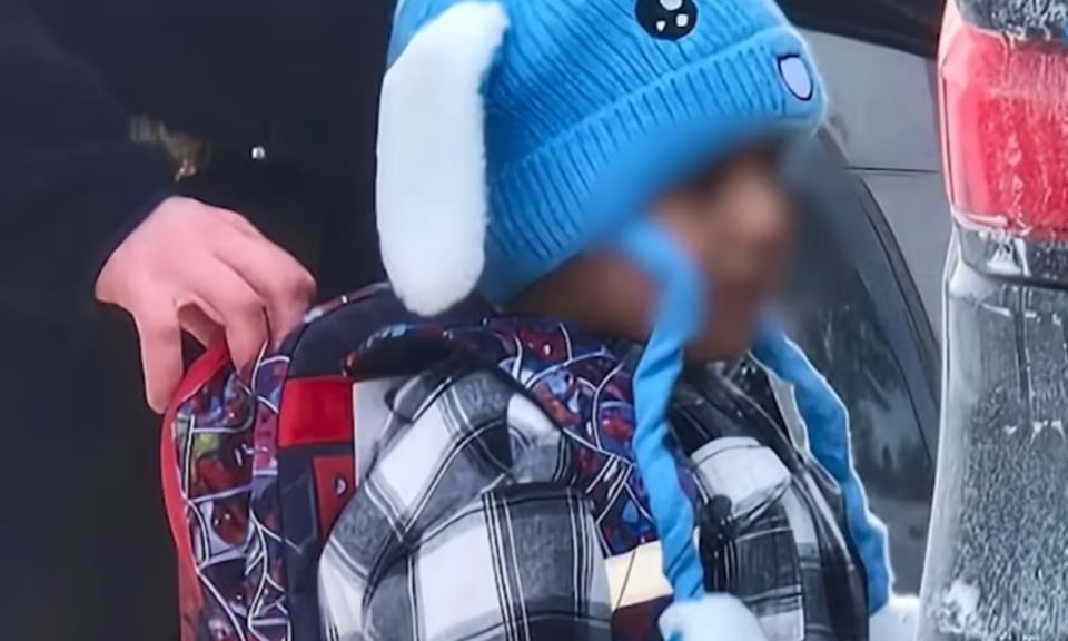 Buena noticia : Juez federal frena deportación de niño de 5 años detenido junto a su padre en Minnesota