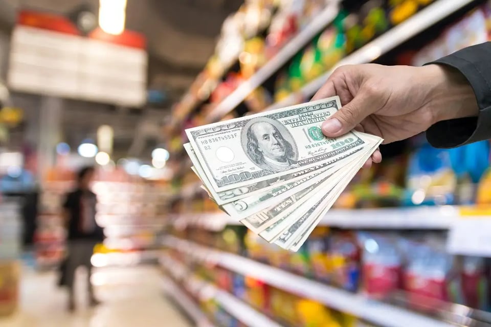 Conoce el precio del dólar en México hoy y su impacto en envíos desde EE.UU.