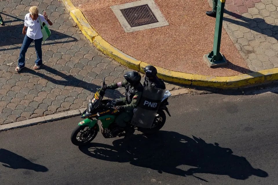 Régimen de Venezuela ordena arrestar a quien apoye ataque de EE.UU.: Detienen a más de 20 periodistas