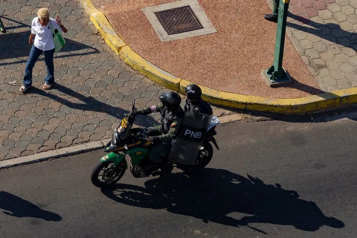 Régimen de Venezuela ordena arrestar a quien apoye ataque de EE.UU.: Detienen a más de 20 periodistas