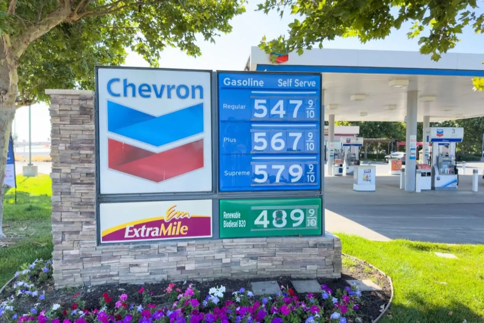 Se disparan 5% acciones de Chevron por los planes de Trump de reinvertir en Venezuela