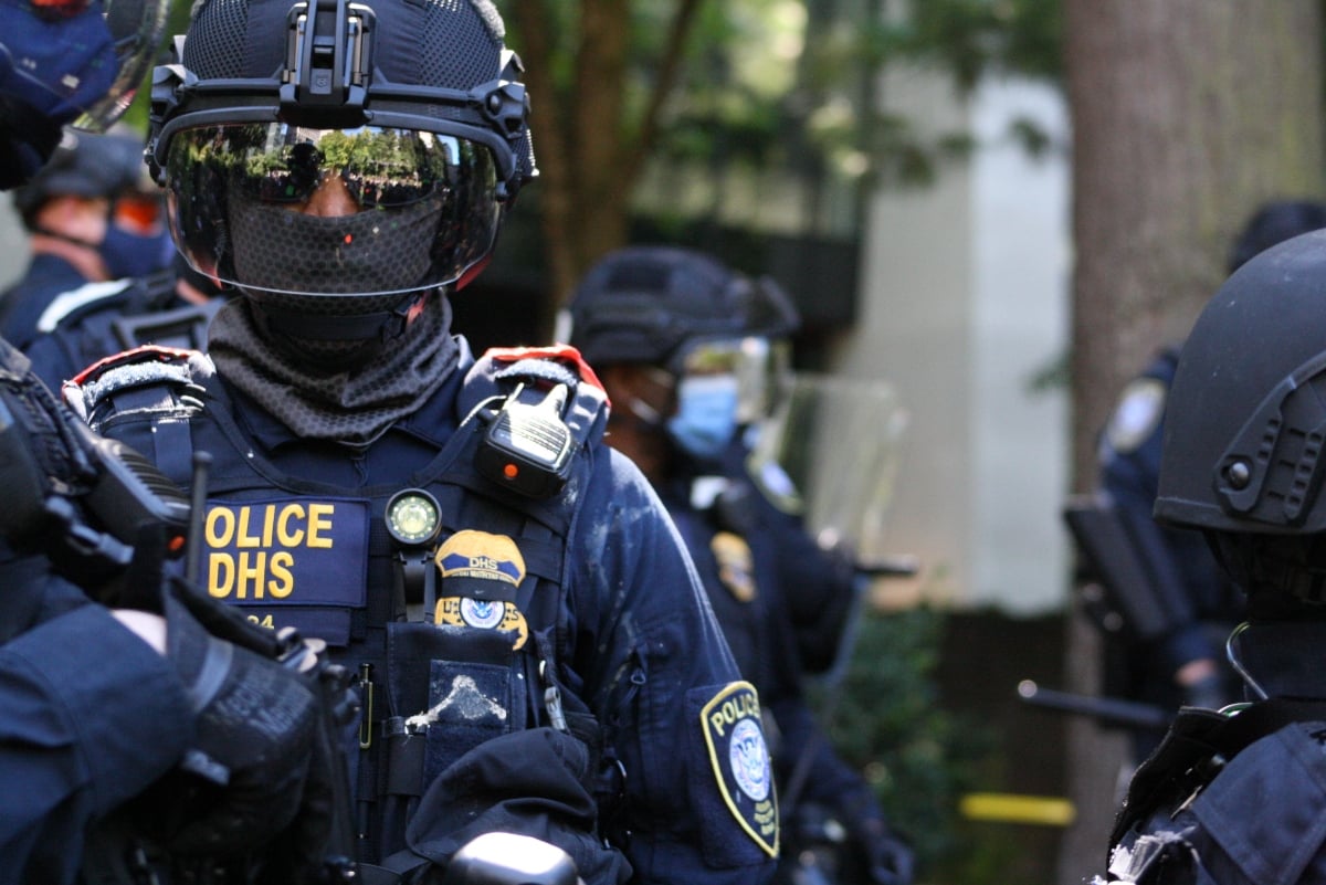 DHS acusa a cadena hotelera por negar habitaciones a agentes migratorios
