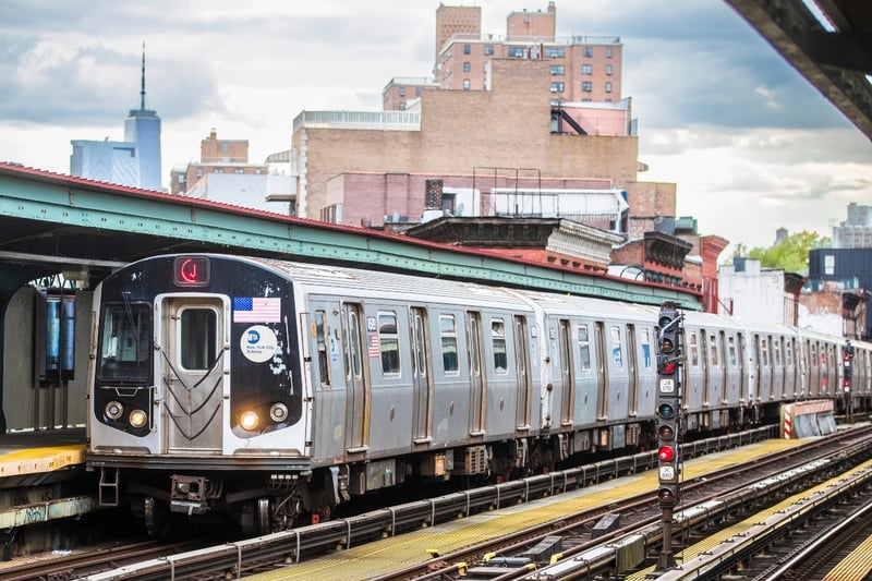 Tormenta invernal pone en jaque al transporte público en Nueva York