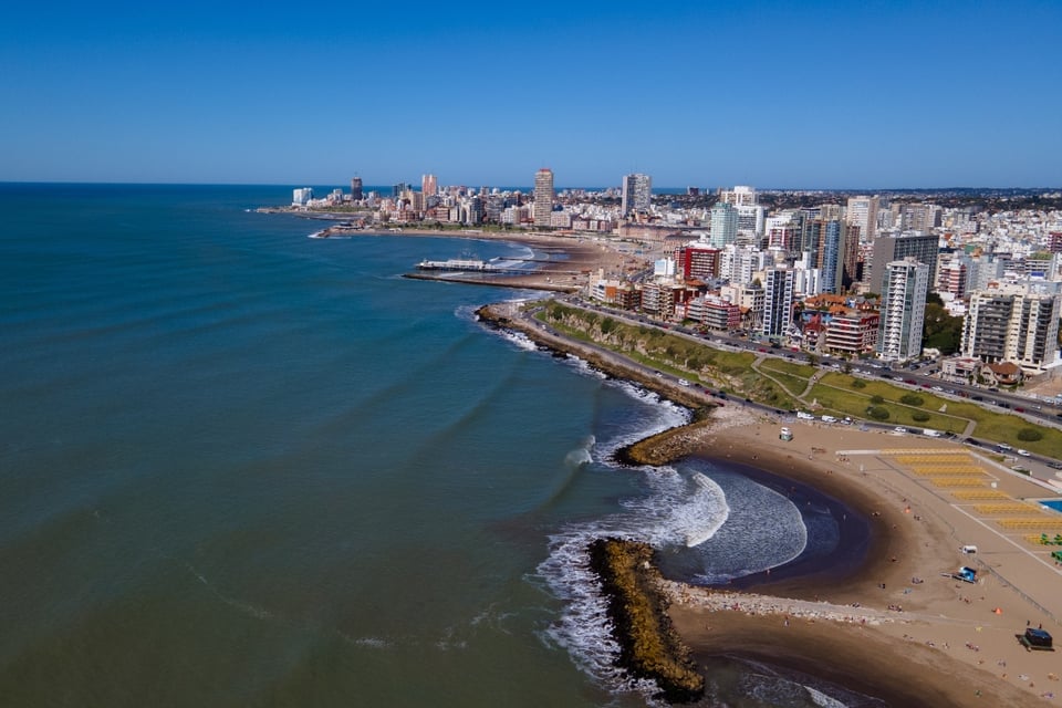 Mini tsunami sorprende Mar del Plata en Argentina y deja un muerto