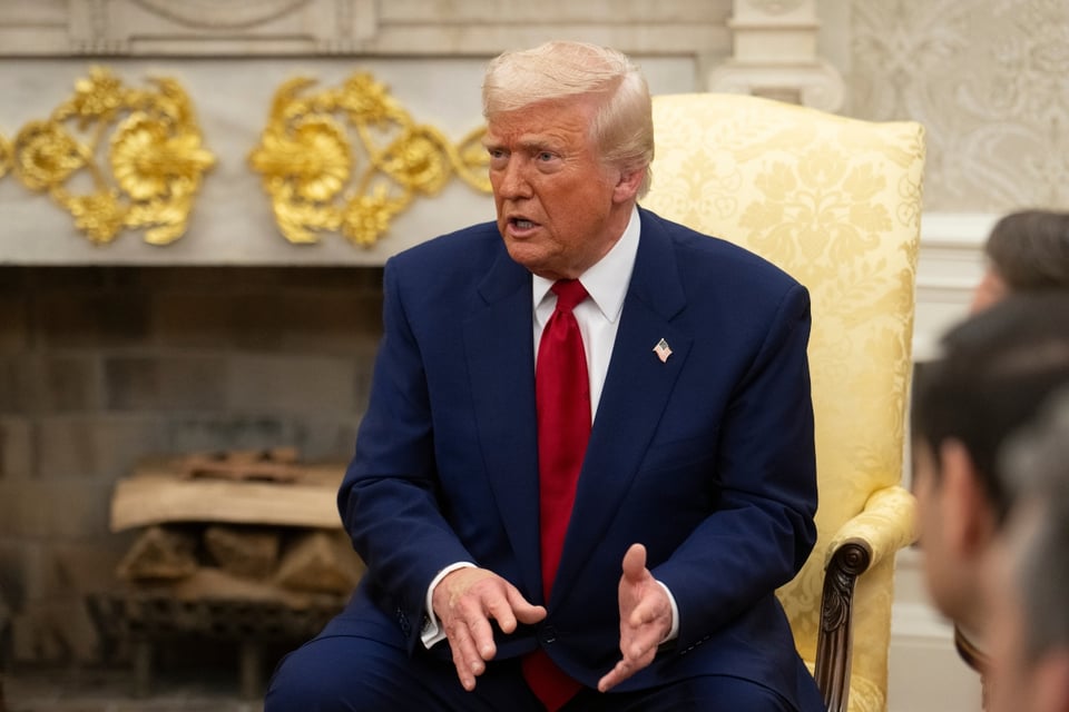 “Quiero que la sangre fluya por mi corazón» Trump explica los moretones en su mano featured image
