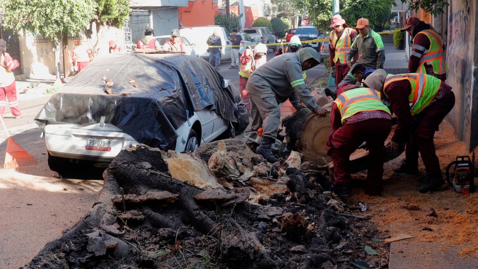 Muere hombre durante evacuación tras fuerte sismo en Ciudad de México