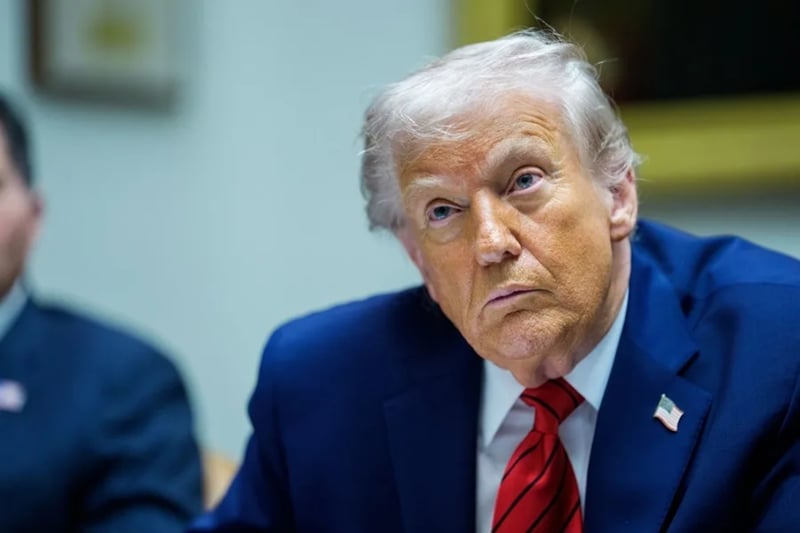 Demócrata Yassamin Ansari pide remover a Trump por “enfermedad mental” tras mensaje sobre Groenlandia