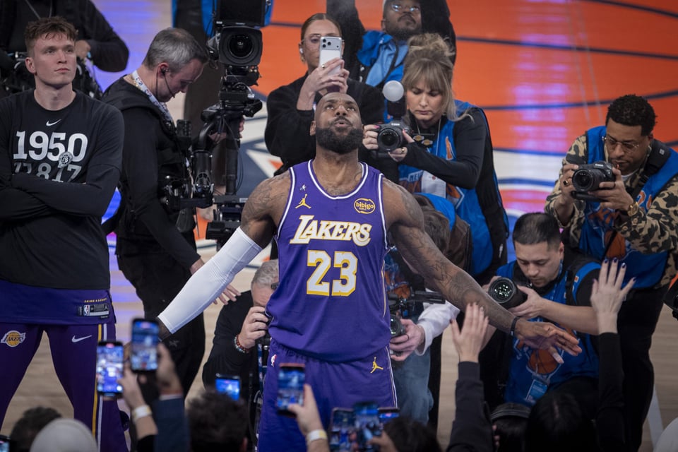 LeBron James será suplente en el All-Star