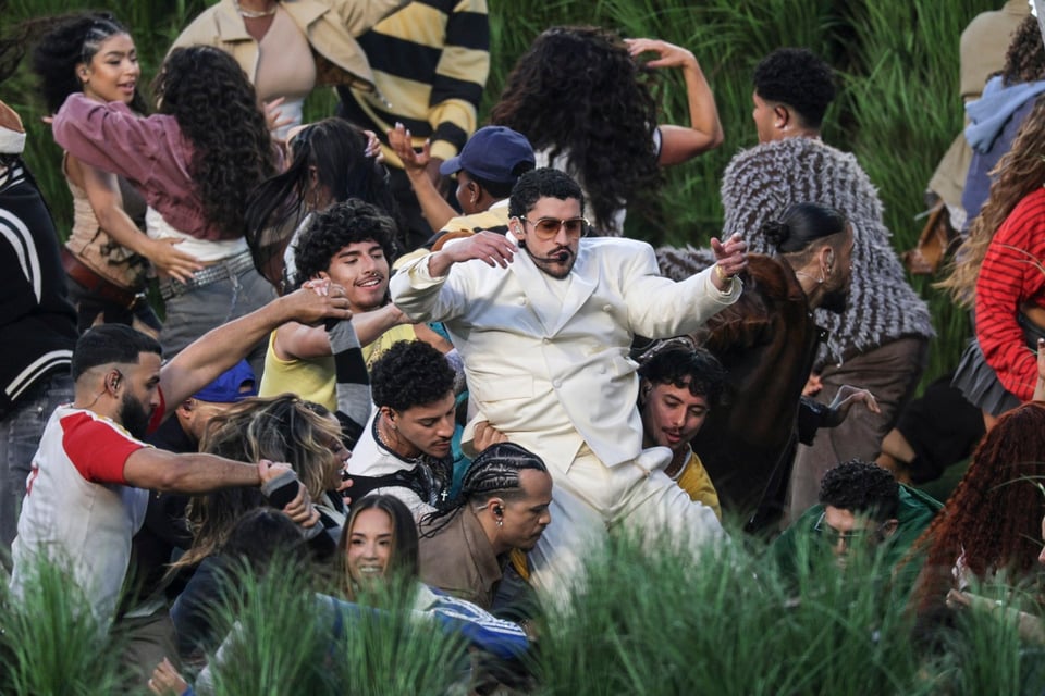 Bad Bunny envía mensaje proinmigrante con “Nuevayol”