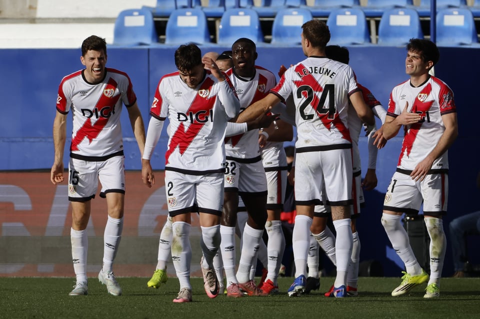 Rayo Vallecano goleó al Atlético y frenó su impulso en LaLiga