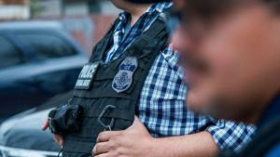Persecución de ICE termina en choque múltiple en St. Paul