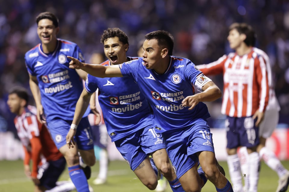 Cruz Azul frena el paso perfecto de Chivas