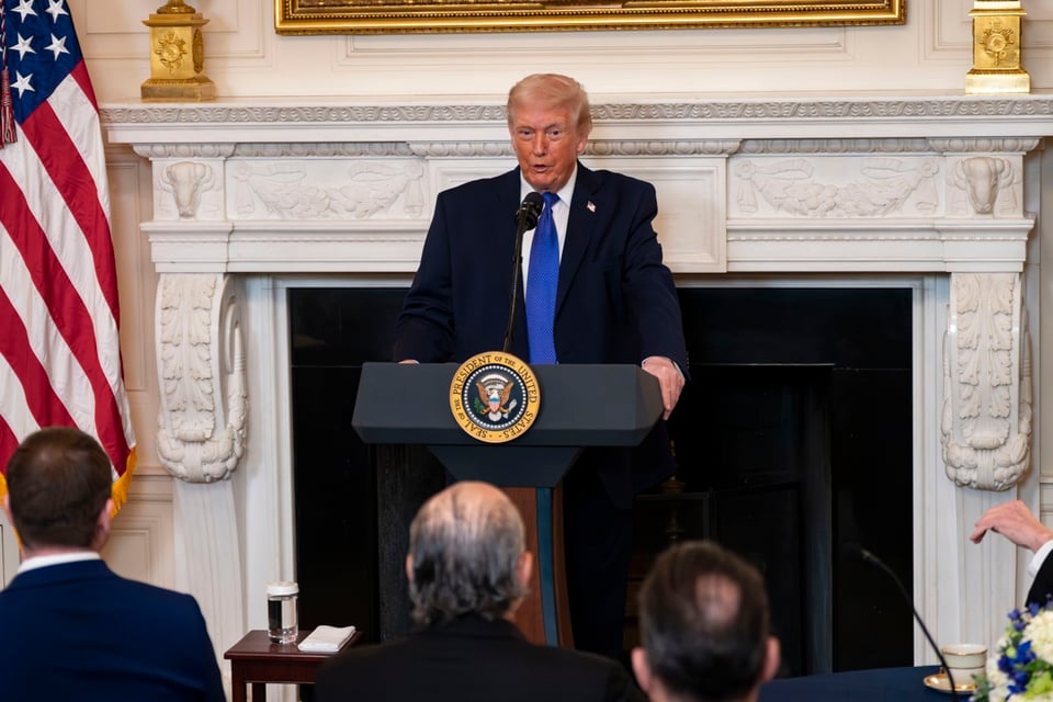 Casa Blanca confirma que Trump estudia acción militar limitada en Irán