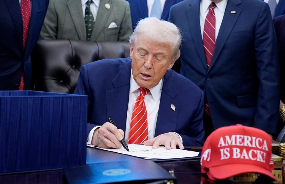 Trump mezcla religión y política en el Desayuno Nacional de Oración