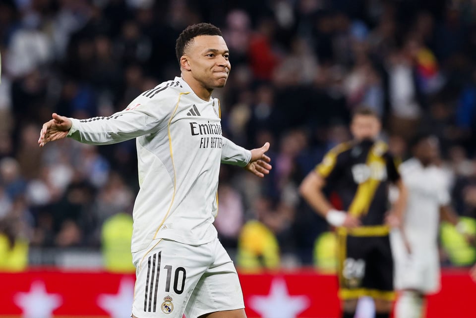 Mbappé se entrena con normalidad y apunta a jugar ante Benfica