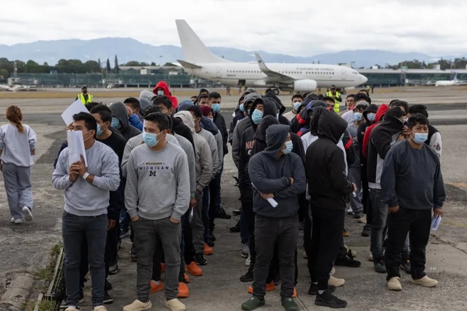 Nuevo vuelo trae 109 migrantes repatriados a Venezuela