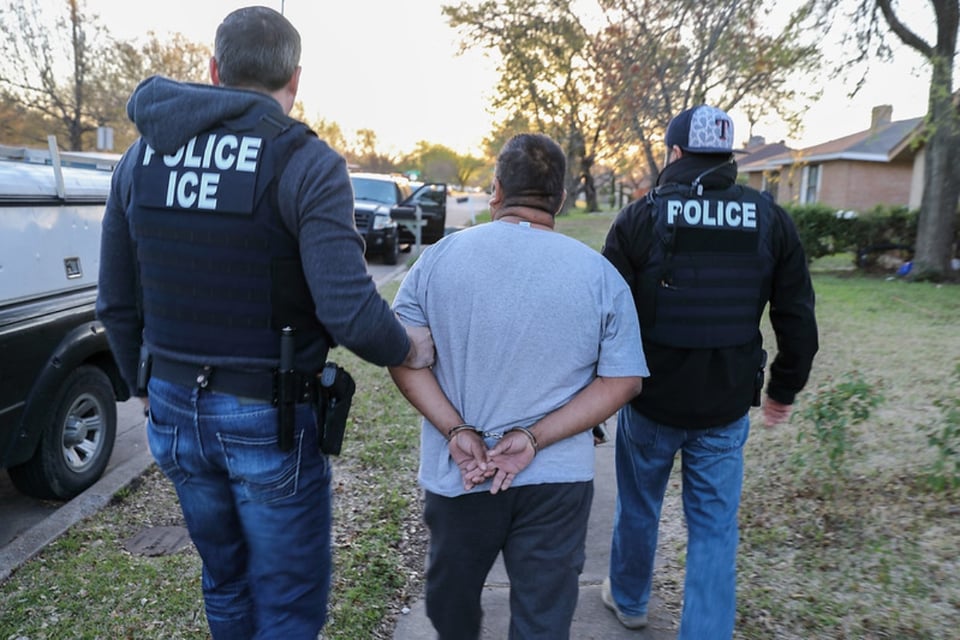 Latino recibe cuatro años de prisión por lanzar cóctel molotov en protesta anti-ICE en Los Ángeles