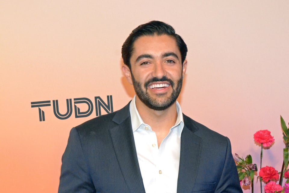 Elián Zidán conmueve al despedirse del noticiero nocturno y anuncia una nueva etapa en Univision