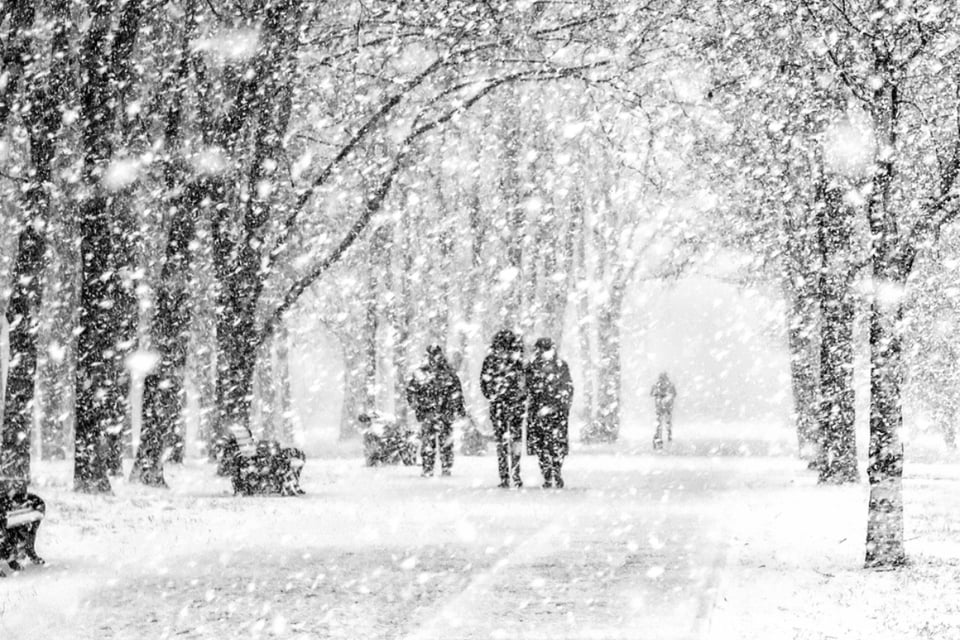Tormentas encadenadas dejarán metros de nieve en California y elevan riesgos de avalanchas e inundaciones