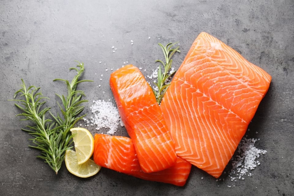 Retiran salmón por Listeria