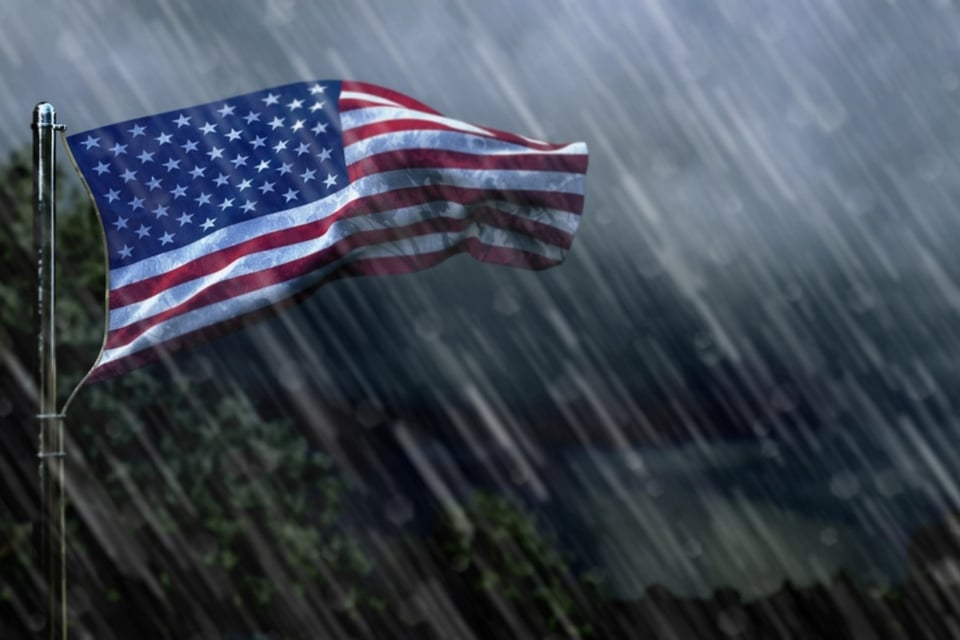 Tormentas violentas y tornados ponen en alerta al sur de EE. UU. durante un domingo crítico