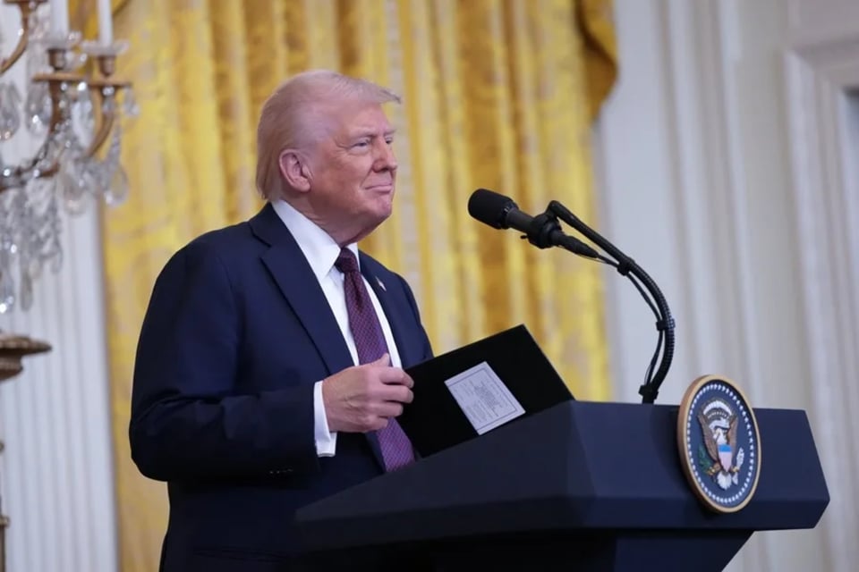 Trump evalúa obligar a bancos de EE.UU. a revelar la nacionalidad de sus clientes