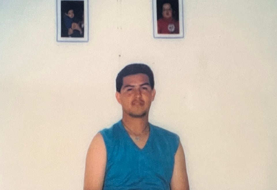 foto del pasado, inmigrante llegando a EEUU, latino joven, Inmigración, MundoNOW