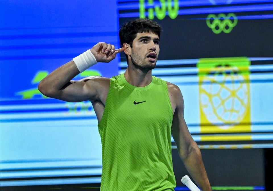 Alcaraz avanza a semifinales en Doha