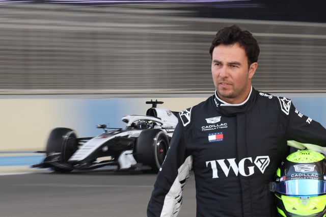 Checo Pérez completa la simulación en Baréin
