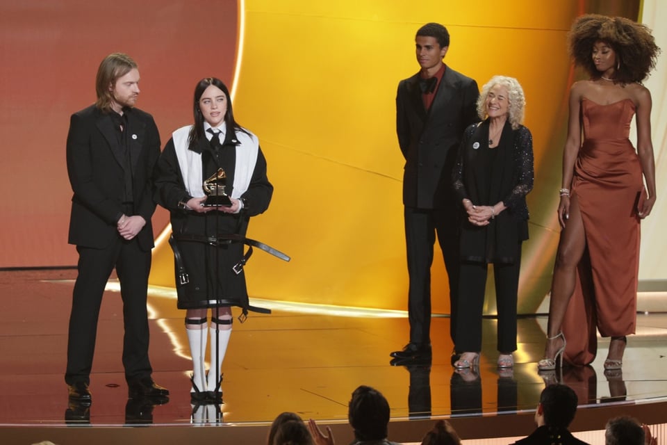 Choque entre artistas y Casa Blanca por críticas a ICE en los Grammy