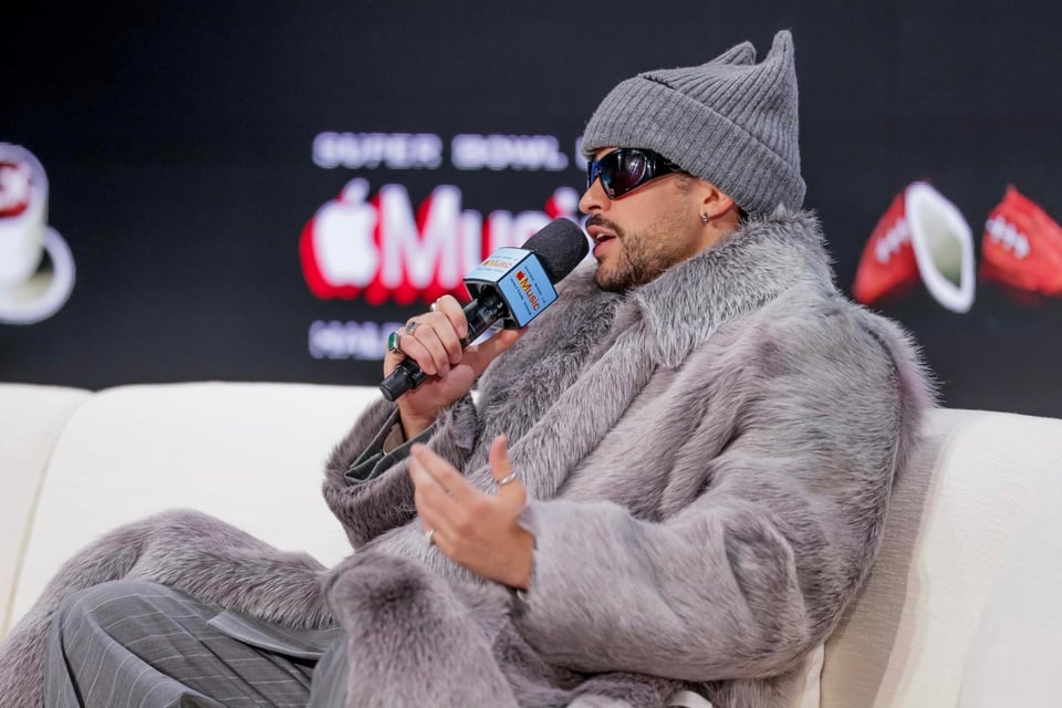 Carteles con sapo concho de Bad Bunny surgen antes del Super Bowl