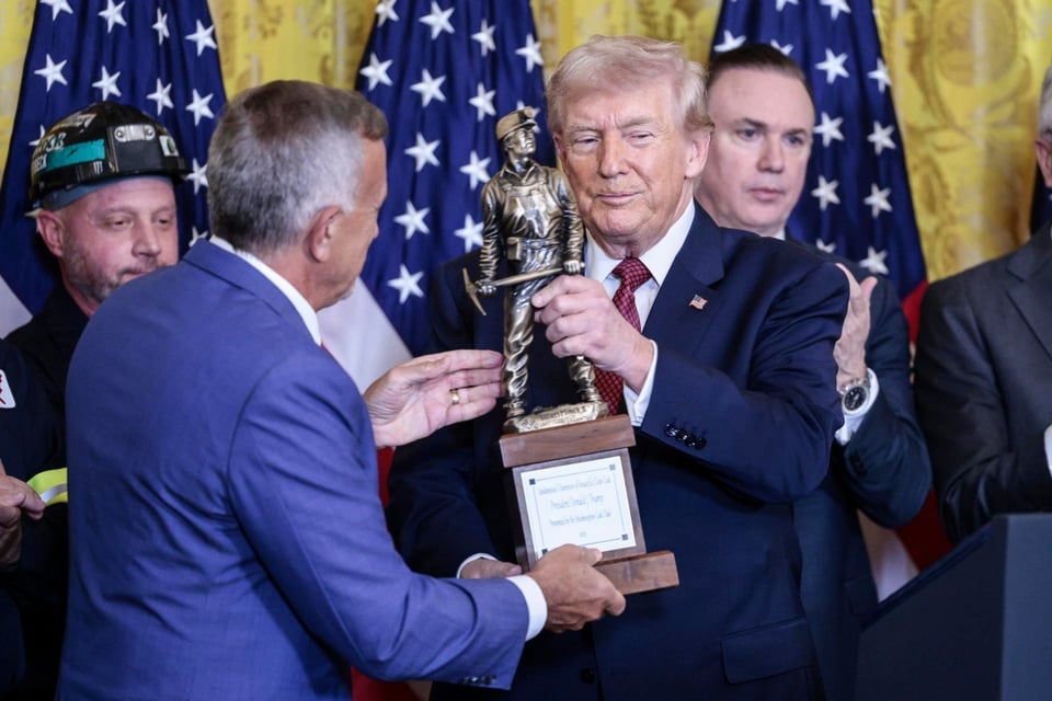Casa Blanca reconoce a Trump por impulsar la industria del carbón