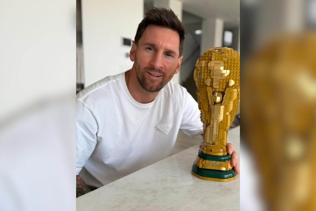 Messi presume trofeo Lego del Mundial 2026