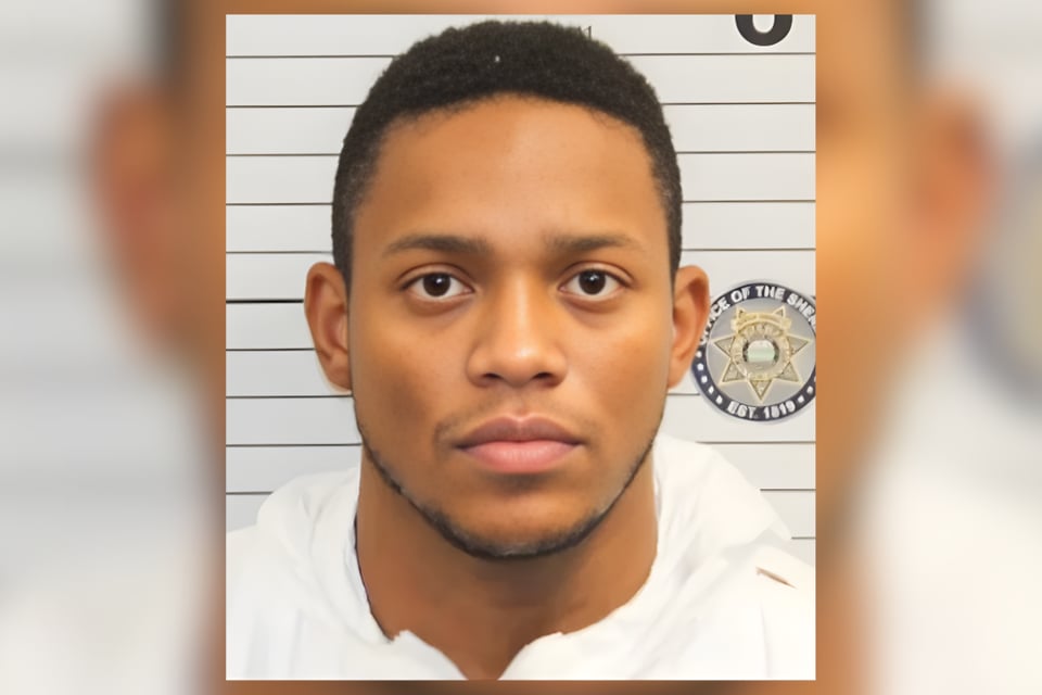 Exjugador de NFL es acusado de asesinato en primer grado