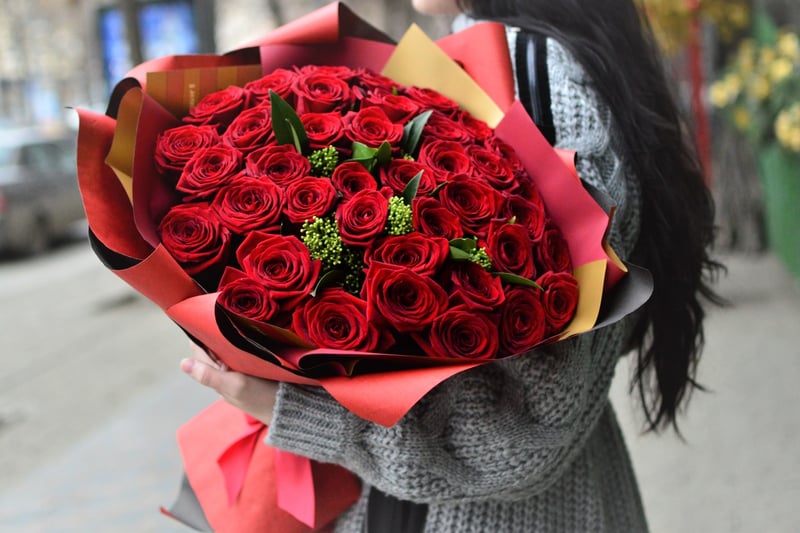 Recibió flores por San Valentín y fue asesinada por quien se hizo pasar por repartidor