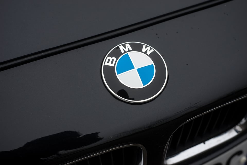 BMW y Toyota ordenan retiro masivo de vehículos por falla mecánica