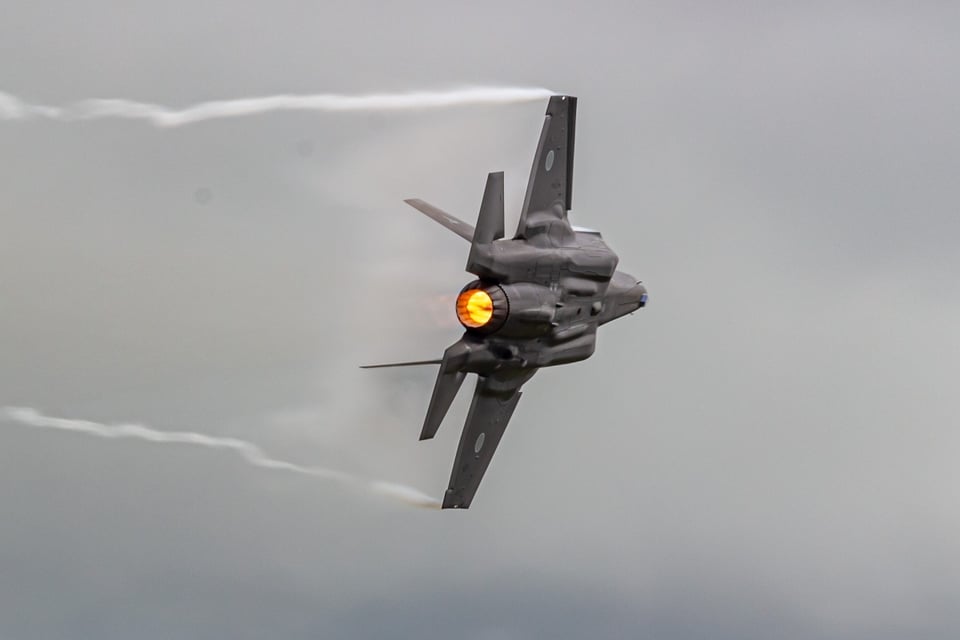 EE.UU. lanza cinco ataques aéreos contra el EI en Siria featured image